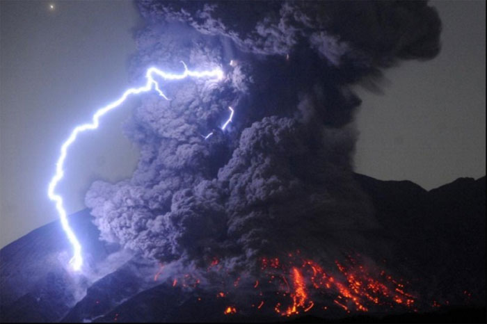 Picture 7 of See active volcanoes around the world