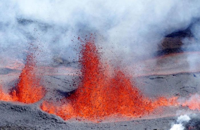 Picture 9 of See active volcanoes around the world