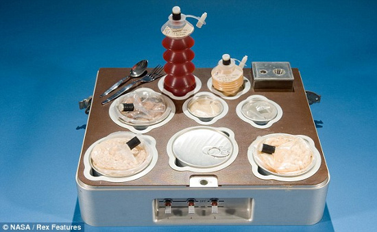 Picture 4 of See astronauts prepare food on the universe