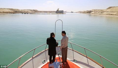 Picture 10 of See Egypt's new Suez Canal on its inauguration