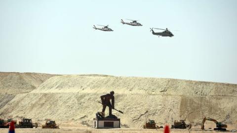 Picture 8 of See Egypt's new Suez Canal on its inauguration