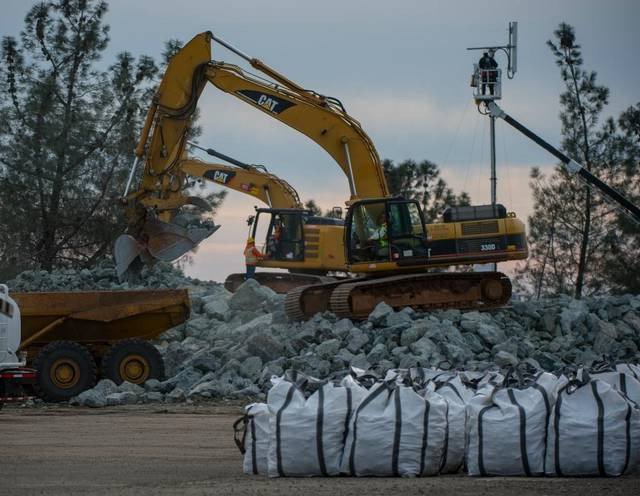Picture 1 of See how the US 'patched' the highest dam in California