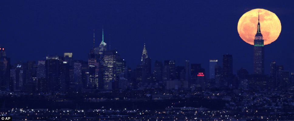 Picture 11 of See 'super moon' all over the world
