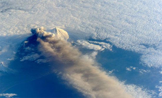 Picture 1 of See the American volcano spray from the universe