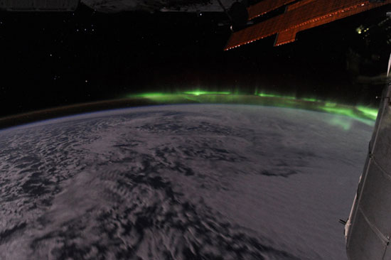 Picture 1 of See the aurora from the universe