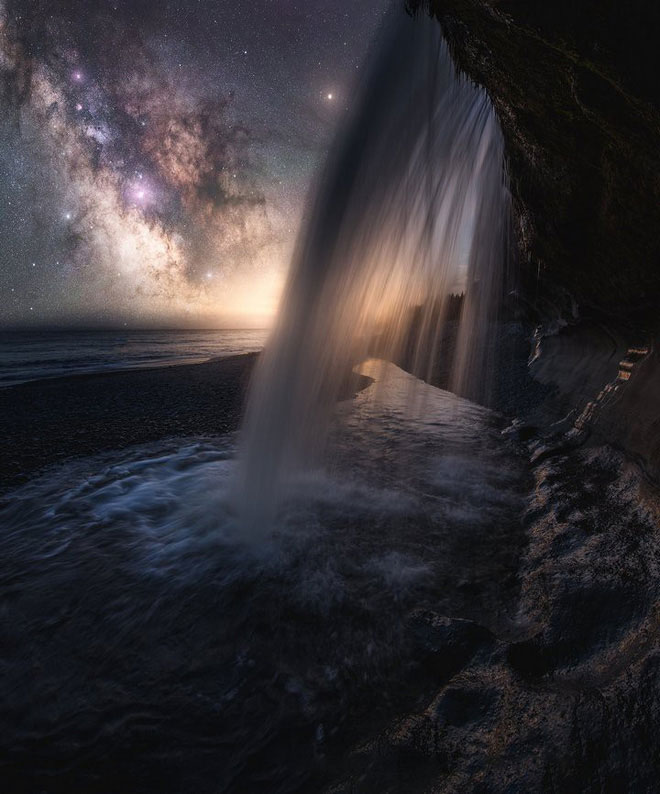 Picture 3 of See the fantasy night under the talented hands of Canadian photographer