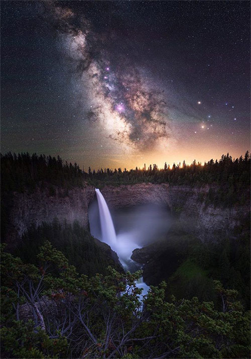 Picture 5 of See the fantasy night under the talented hands of Canadian photographer