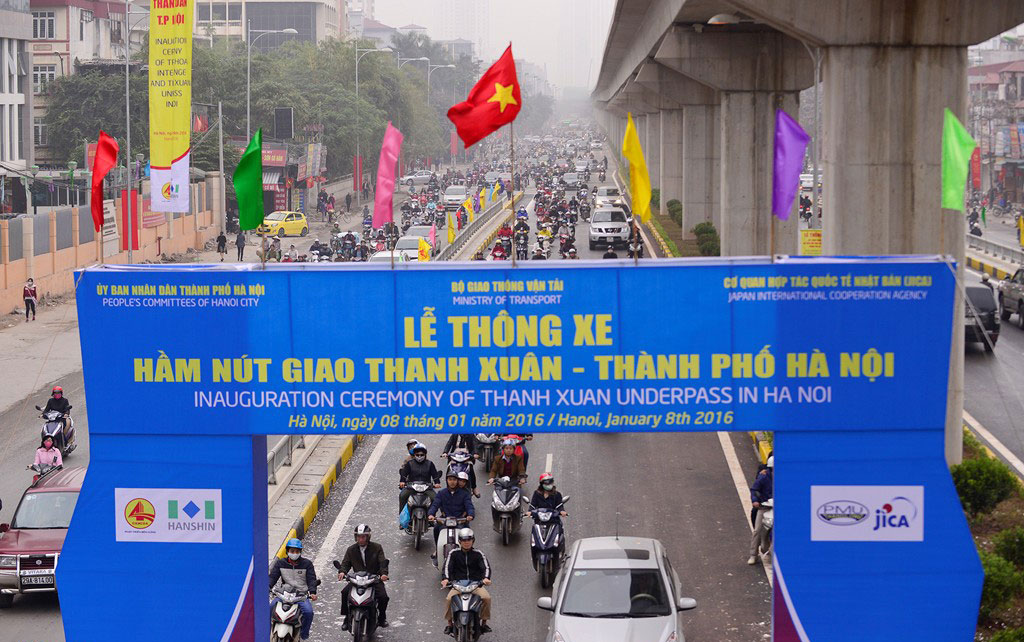 Picture 1 of See the first 4-floor intersection in Vietnam after the underground passage