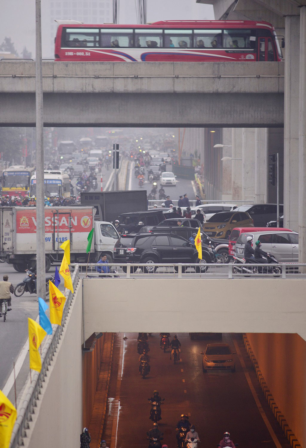 Picture 5 of See the first 4-floor intersection in Vietnam after the underground passage