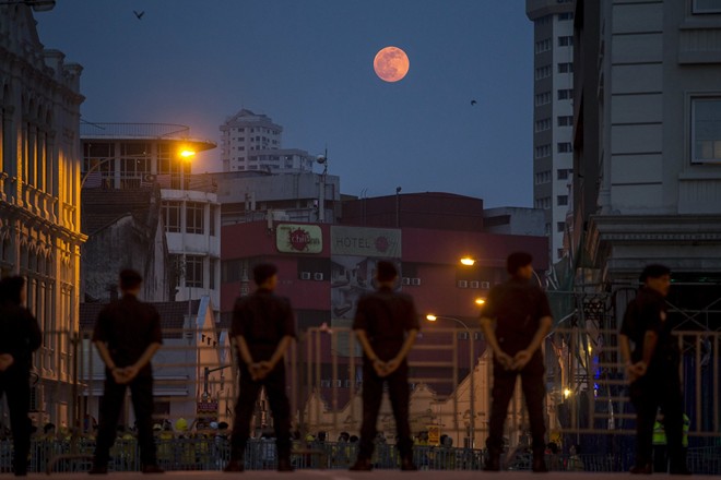 Picture 6 of See the first super moon of autumn 2015