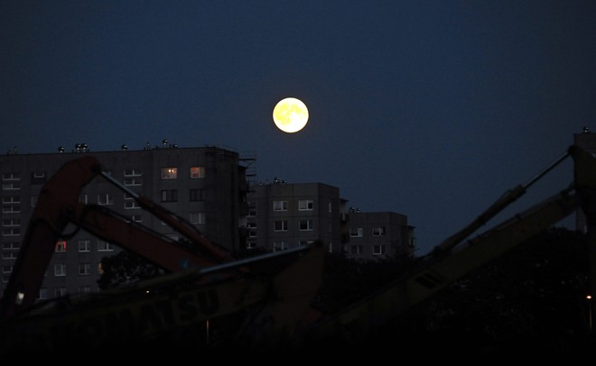 Picture 8 of See the first super moon of autumn 2015