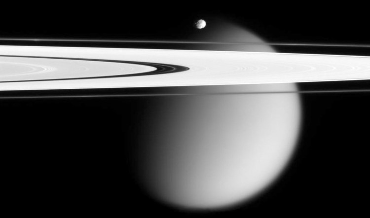 Picture 3 of See the 'foggy sunset' on Saturn's moon