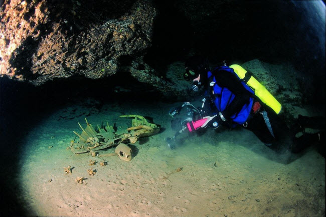 Picture 3 of See the graveyard of turtles in the mysterious sea cave