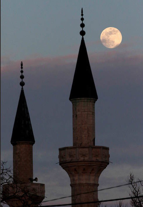 Picture 2 of See the second blue moon in 2018