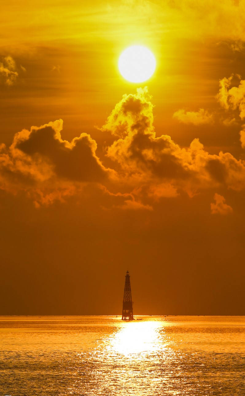 Picture 1 of See the sunrise and beautiful sunset in Truong Sa