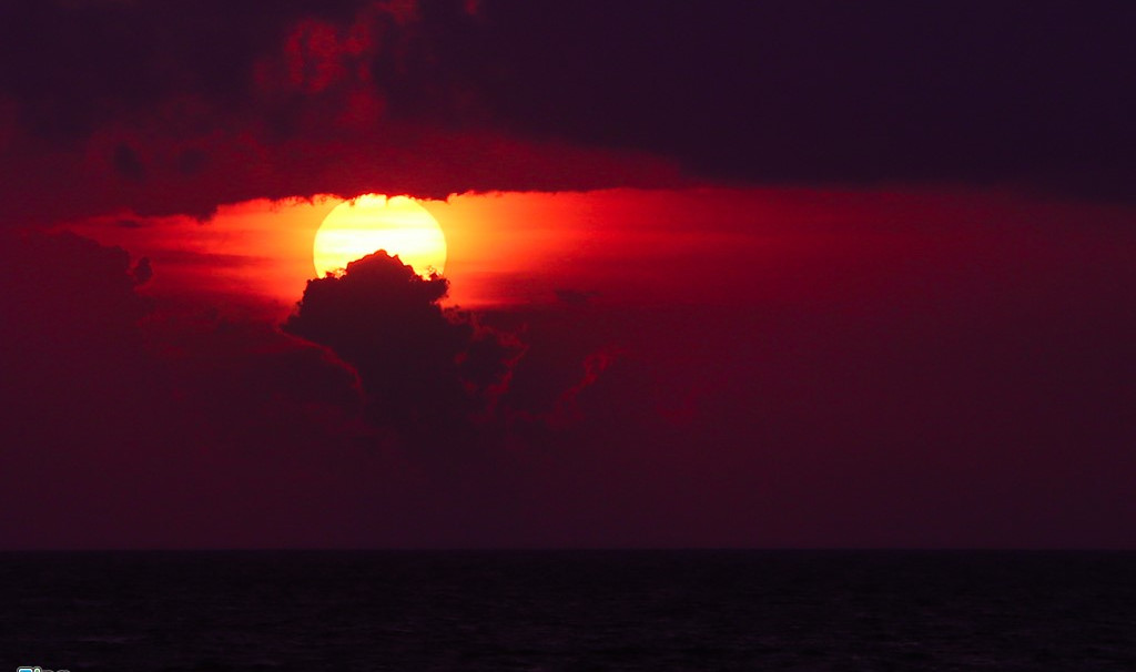 Picture 10 of See the sunrise and beautiful sunset in Truong Sa