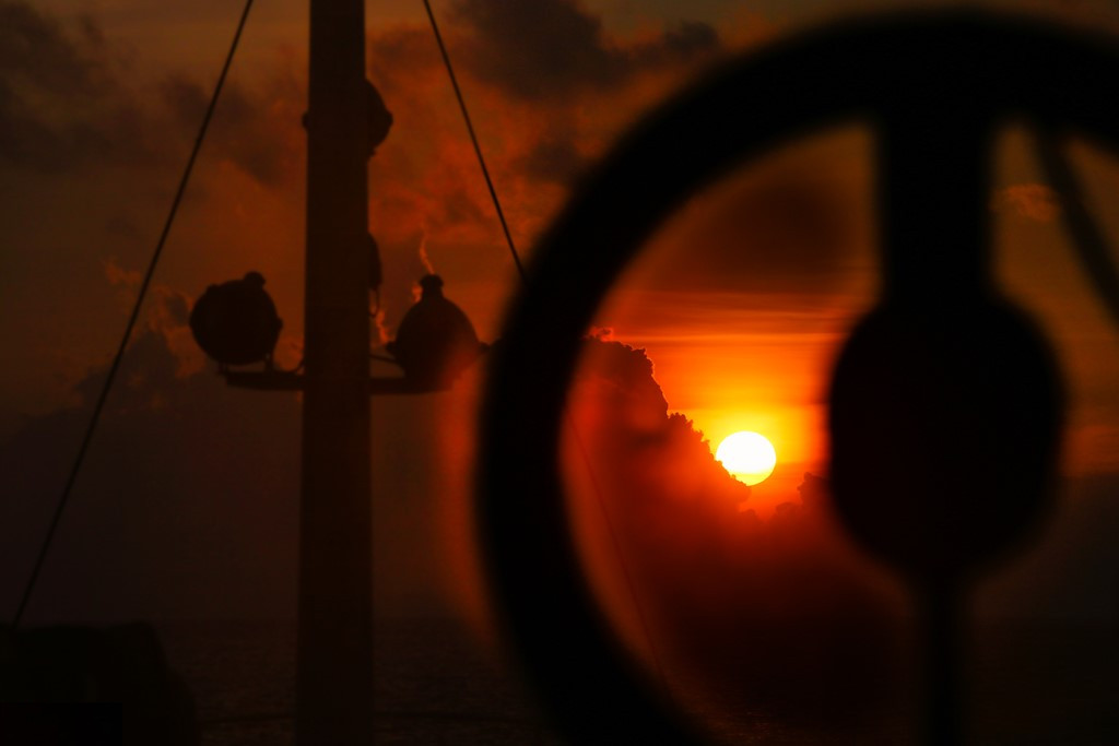 Picture 3 of See the sunrise and beautiful sunset in Truong Sa