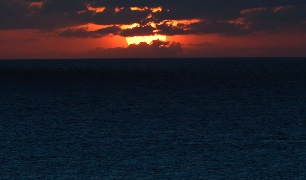 Picture 5 of See the sunrise and beautiful sunset in Truong Sa