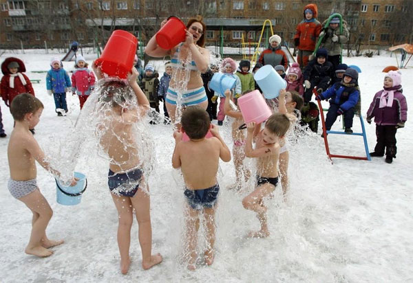 Picture 1 of Seeing other people cold also reduces our temperature