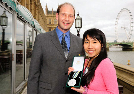 Picture 1 of Set for Britain 2010: A Vietnamese PhD student won the first prize