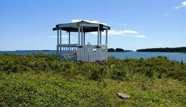 Picture 4 of Seven islands were sold for 'cheap as for' but no one eventually bought