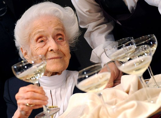Picture 1 of She won the Nobel Prize at the age of 102