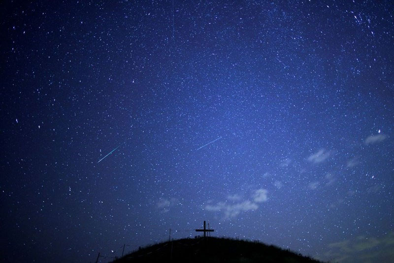 Picture 2 of Shimmering image of the largest Perseids meteor shower in 2018