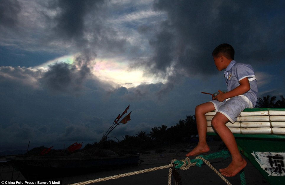 Picture 2 of Shining colors appear in China