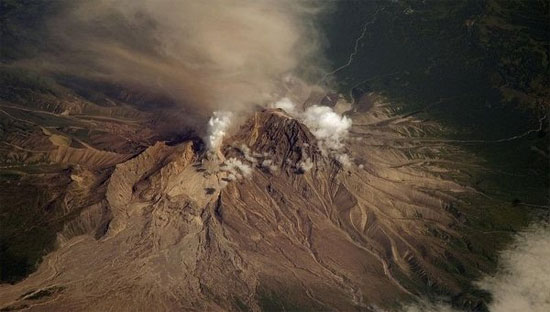 Picture 1 of Shiveluch volcano sprayed 9000 meters of dust