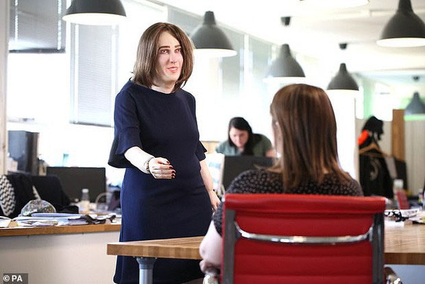 Picture 5 of Shocked with the doll simulating office workers after 20 years