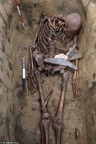 Picture 2 of Shocking the 'bird' remains in 5,000 year old tombs