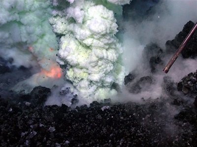 Picture 1 of Shoot the deepest volcanic explosion in the sea