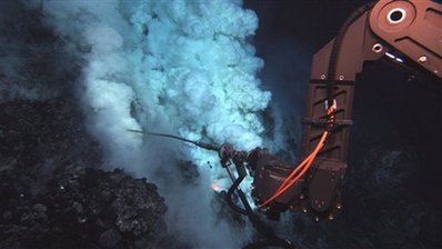 Picture 2 of Shoot the deepest volcanic explosion in the sea