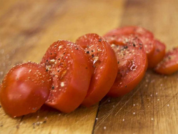 Picture 1 of Should you store tomatoes in the refrigerator?