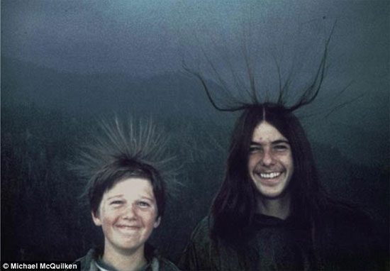 Picture 2 of Signs to identify people who are about to be ... struck by lightning