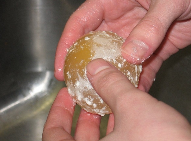 Picture 4 of Simple experiment to turn eggs into transparent balls, bouncing like table tennis