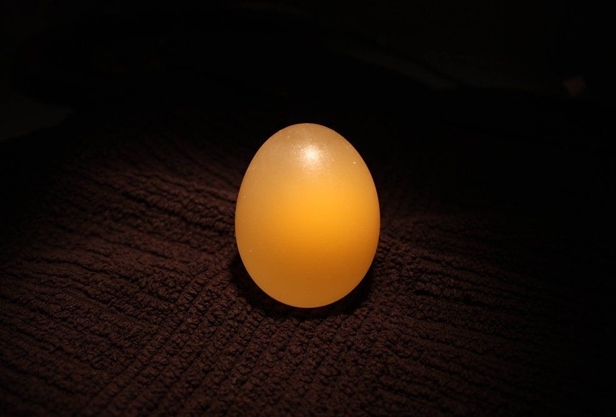 Picture 6 of Simple experiment to turn eggs into transparent balls, bouncing like table tennis