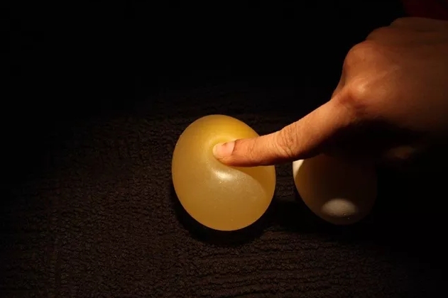 Picture 8 of Simple experiment to turn eggs into transparent balls, bouncing like table tennis