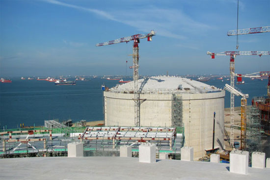 Picture 1 of Singapore built the second liquefied gas port