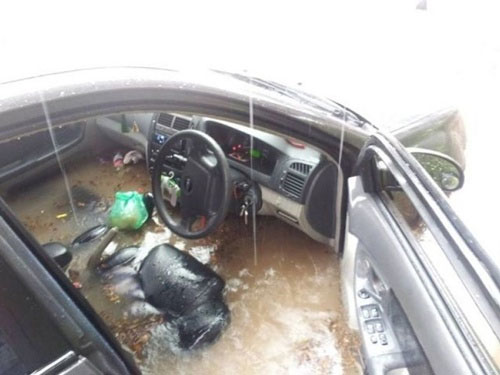 Picture 2 of Singapore flooded with heavy rain