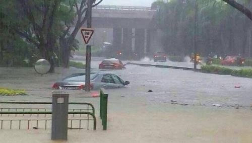Picture 3 of Singapore flooded with heavy rain