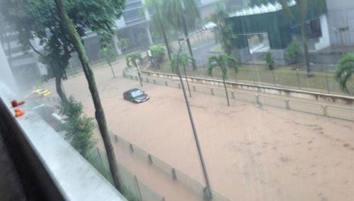 Picture 5 of Singapore flooded with heavy rain