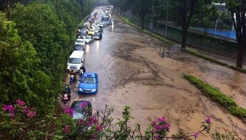 Picture 6 of Singapore flooded with heavy rain