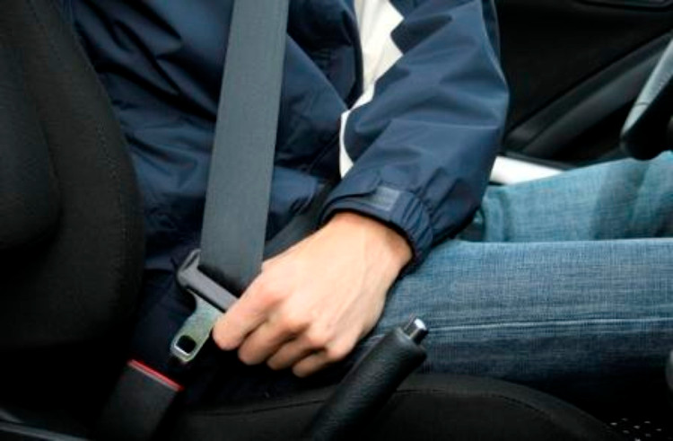 Picture 5 of Skills to help you survive sitting in a passenger car in an accident