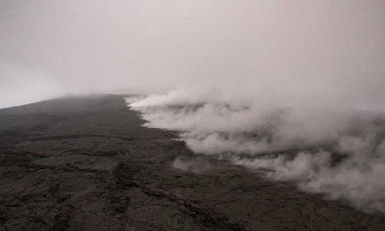 Picture 7 of Smoke and bright red lava erupted from the Hawaii crater