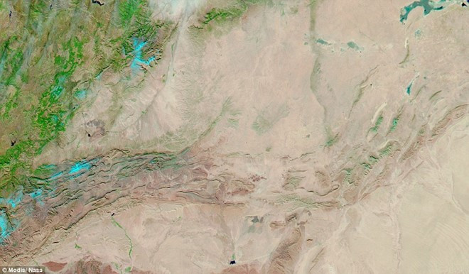 Picture 7 of Snow falls in the Sahara desert from the universe