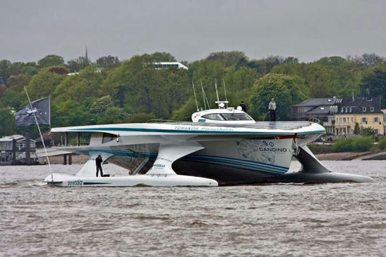 Solar ships cruise around the world