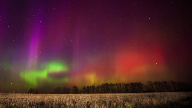 Picture 5 of Solar storm creates a brilliant aurora for the earth