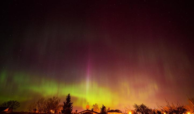Picture 7 of Solar storm creates a brilliant aurora for the earth