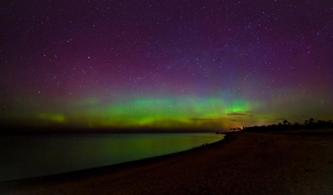 Picture 8 of Solar storm creates a brilliant aurora for the earth